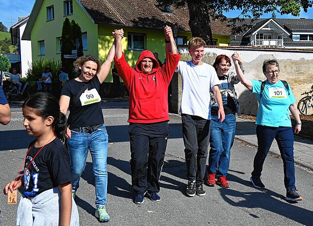 Bild 47: Die schönsten Momente des Hand-in-Hand-Laufs in Gurtweil