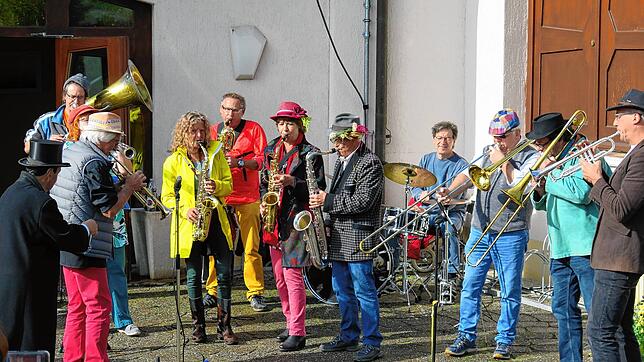 Schon bei der Premiere im Jahr 2019 gab es viel Musik &ndash; hier auf unserem Bild sind die Musiker von Zäpfle Brass zu sehen. In ...
