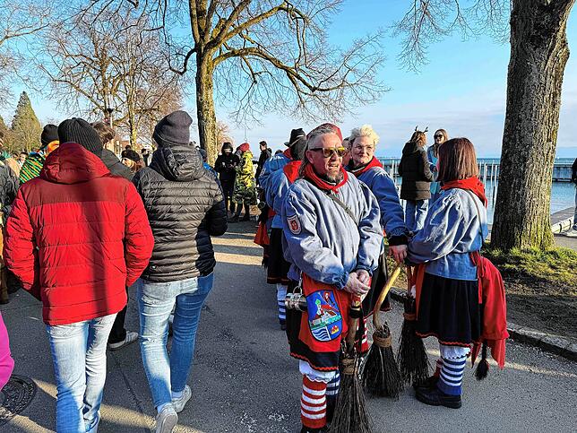 Bild 19: Nach dem Umzug wird kräftig weiter gefeiert