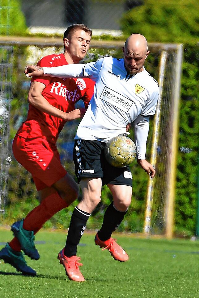 Bild 13: Spitzenreiter FSV Rheinfelden geht beim Verfolger Bahlinger SC II mit 1:7 unter &ndash; wir haben Bilder!