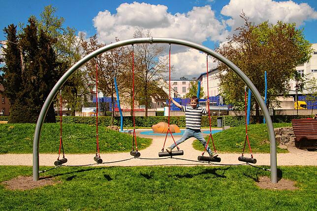 Der Spielplatz liegt an der Irmastraße.