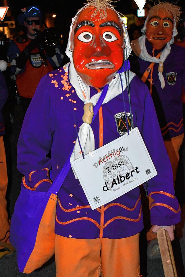 Die Wehrer Dröschflegel führten den Wehrer Nachtumzug 2023 an.