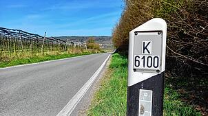 Sieht unscheinbar aus, die K6100, ist aber teuer – und dennoch die liebste Kreisstraße des Landrats.