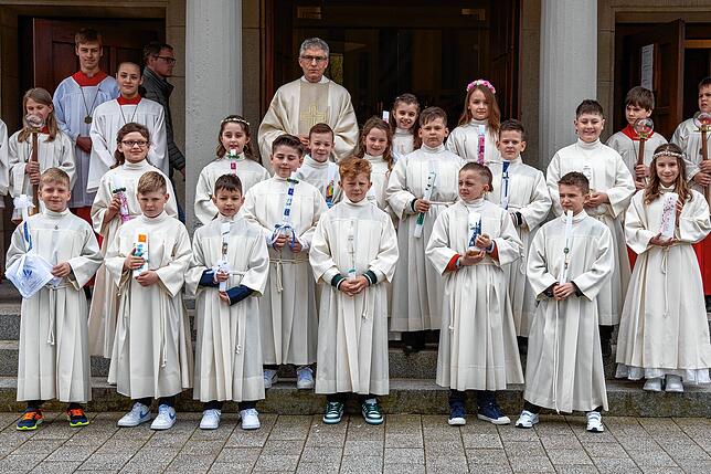 In der Kirche St. Andreas in Blumberg haben diese Kinder Erstkommunion gefeiert: Letizia Armbruster, Natan Augustyniak, Jannik Blank, ...