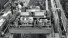 Blick zurück: Ein Großkran-Getriebe wird in einer Werkhalle von Eisenbau Wyhlen montiert. Das Unternehmen gibt es nicht mehr. ...