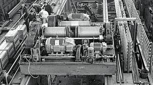 Blick zurück: Ein Großkran-Getriebe wird in einer Werkhalle von Eisenbau Wyhlen montiert. Das Unternehmen gibt es nicht mehr. ...