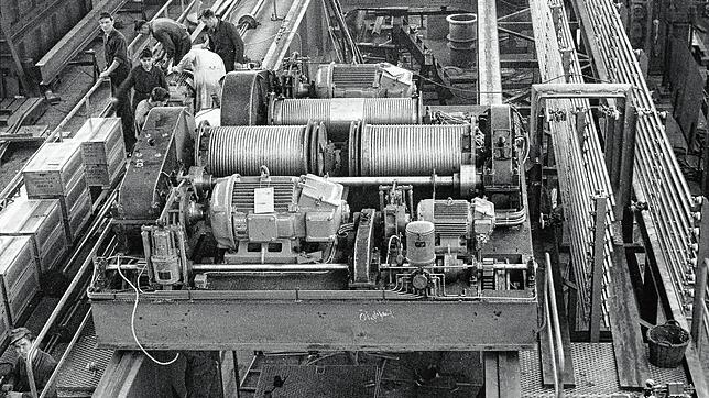 Blick zurück: Ein Großkran-Getriebe wird in einer Werkhalle von Eisenbau Wyhlen montiert. Das Unternehmen gibt es nicht mehr. ...