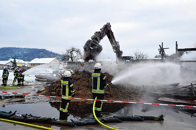 Bild 18: Bilder vom Großbrand eines Ökonomiegebäudes in Orsingen