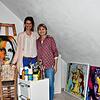 Birgit Schwanz (rechts) besuchte Susanne Reske im Vorfeld der Ausstellung in ihrem Atelier. Dort konnte sie sich von der großen Vielfalt ...