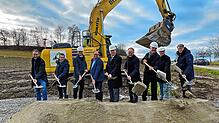 Spatenstich für das Pflegezentrum des Spital- und Spendfonds im neuen Quartier Südlich Härlen: Hier bei der Arbeit &ndash; (von links) ...