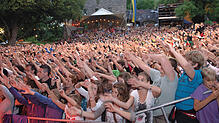 Bilder, wie dieses wünschen sich die Veranstalter auch für 2020. In diesem Sommer soll das Hohentwielfestival wieder auf Singens ...