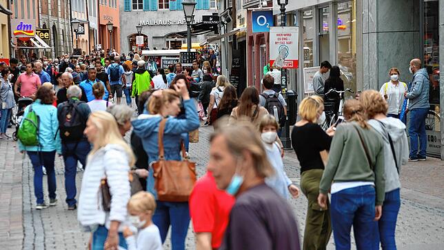 Einkaufen in Konstanz an einem Samstag im Sommer 2021. Gefühlt ist wieder mehr los. Täuscht der Eindruck?