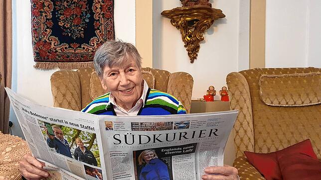 Elli König aus Waldshut ist 97 Jahre alt. Das Lesen des SÜDKURIER gehört zu ihrem täglichen Ritual.