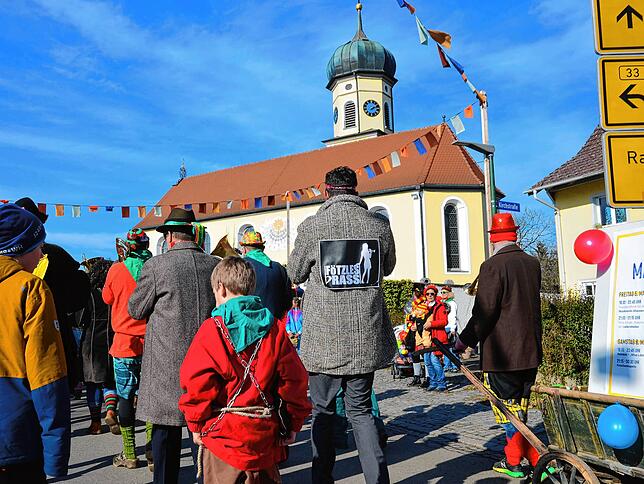Bild 23: Bilder vom Narrenbaumstellen in Ittendorf (Teil 2/2)