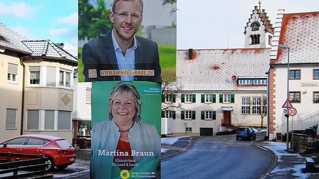 Die CDU konnte ihre Plakate für Raphael Rabe (oben) noch so hoch aufhängen, gegen Martina Braun und die Grünen machten die ...