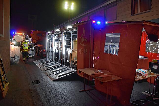 Bild 30: Gefahrgut-Unfall in Zizenhausen: Bilder vom kräftezehrenden Feuerwehreinsatz