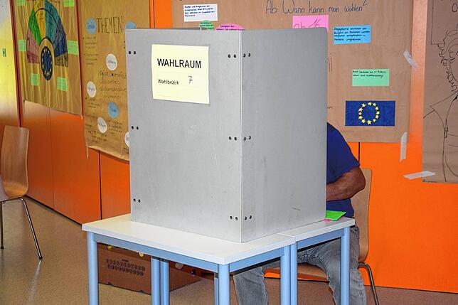 Aufnahmen aus dem Wahlbüro in der Rudolf-Eberle-Schule Bad Säckingen bei den Wahlen am 9. Juni 2024.