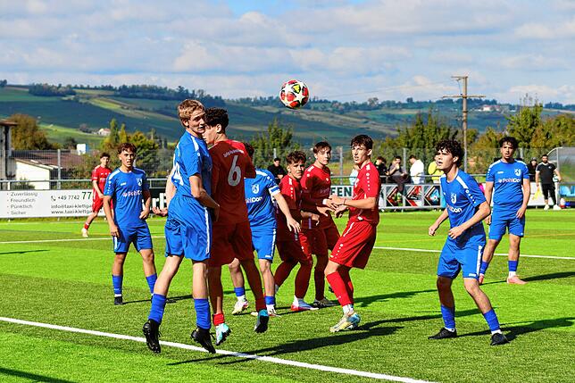 Bild 2: A-Junioren der SG Wutachtal gewinnen 8:1 beim FC Erzingen – und wir haben Fotos!