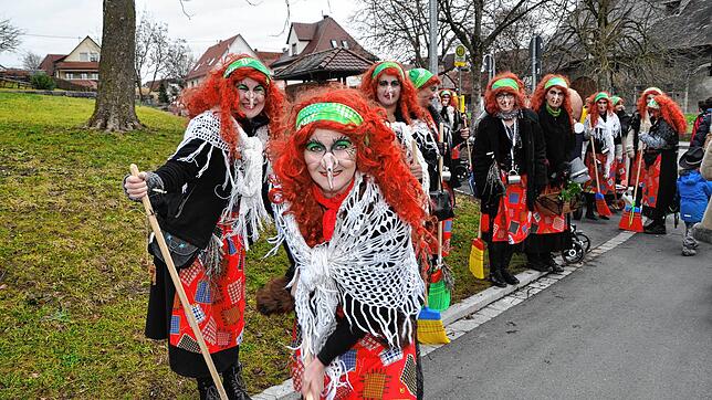 In Bermatingen stand die Fasnet 2020 unter Thema &bdquo;Hexen und Zauberer&ldquo;. Unbeschwert und mit viel Kreativität wurden die ...