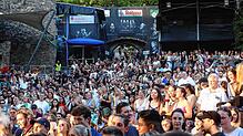 Jahr für Jahr lockt das Hohentwielfestival tausende Besucher auf den Singener Hausberg &ndash; wie auf diesem Bild im vergangenen Jahr. ...