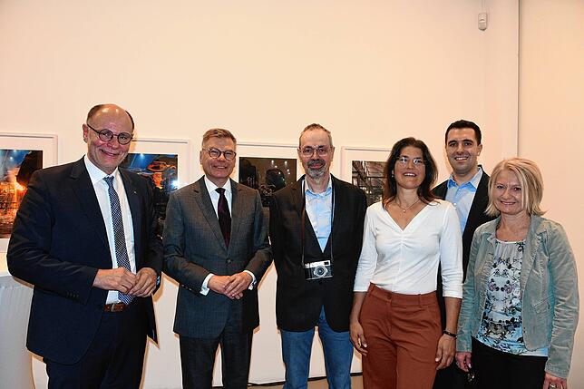 Die Köpfe hinter der Doppelausstellung (von links): Oberbürgermeister Bernd Häusler, Christoph Bauer, Leiter des städtischen ...
