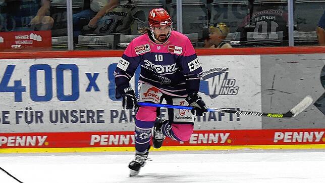 Nach fünf Jahren in Oberbayern trägt Mirko Höfflin nun wieder das Trikot der Schwenninger Wild Wings.