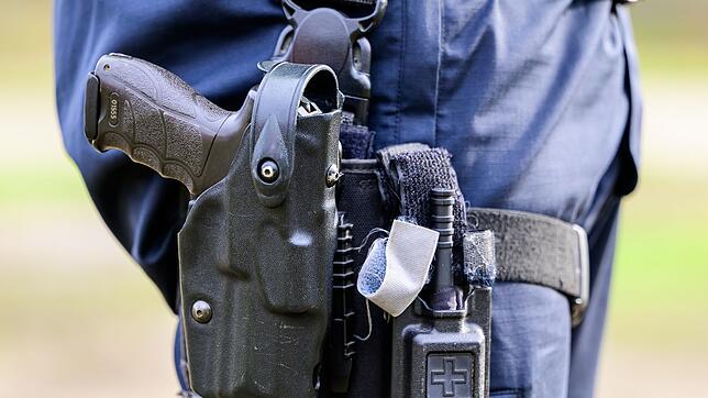 Die Polizeigewerkschaft will auch Aderpressen für Streifenpolizisten. (Archivbild)