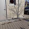 Unbekannte sind in Rheinheim in den Kiosk der Minigolfanlage eingebrochen. Unter anderem haben sie die Scheibe der Toilettenanlage ...