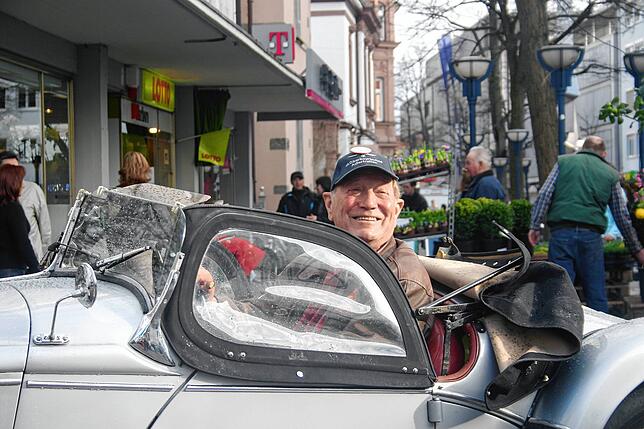 Willy Kornmayer in einem geliebten Oldtimer während der „Singen Classics“, dem verkaufsoffenen Sonntag, im Jahr 2008. ...
