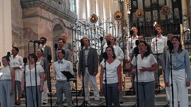 Den fulminanten Auftakt der Samstagskonzerte im Rahmen der internationalen Domkonzerte in St.¦Blasien machte der Jazzchor Freiburg. ...