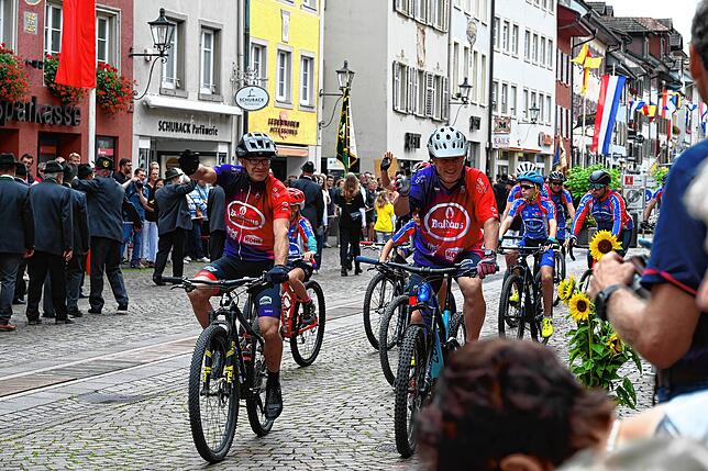 Bild 25: So schön ist das bunte Treiben am Chilbi-Festumzug (Teil 1)