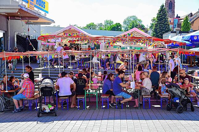 Bild 2: Tausende feiern beim Stadtfest