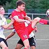 Fabian Federle (rechts) schoss das 1:0-Siegestor für den SV Geisingen in der Partie gegen den FC Neustadt (Steffen Rohrer).