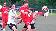 Fabian Federle (rechts) schoss das 1:0-Siegestor für den SV Geisingen in der Partie gegen den FC Neustadt (Steffen Rohrer).