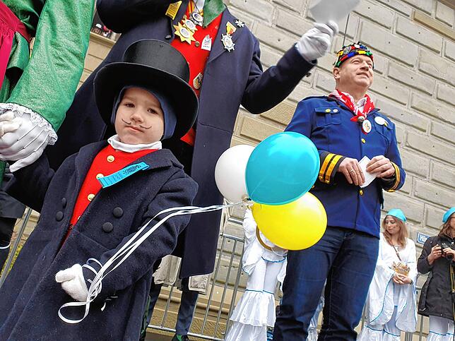 Bild 4: So viele Mäschgerle gab&lsquo;s beim Kindergartenumzug noch nie