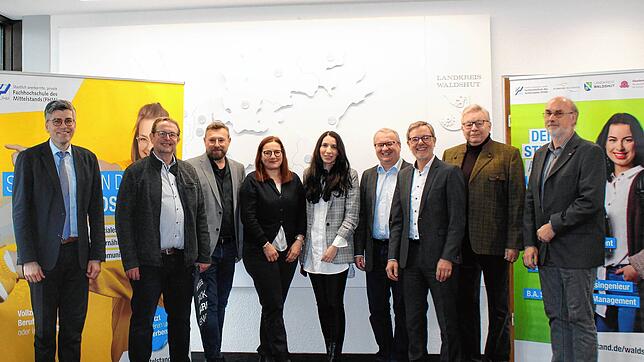Partner des neuen dualen Studiengangs (von links): Landrat Martin Kistler, Martin Riegraf (Caritasverband Hochrhein), Michael Guldi ...