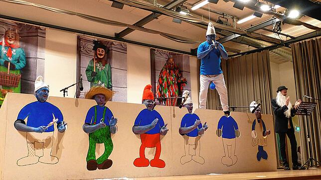 Gut drauf: Die Durberstecher-Männer präsentieren beim Zunftball im Sauldorfer Bürgerhaus eine Parodie vom Lied der Schlümpfe. Bilder: ...