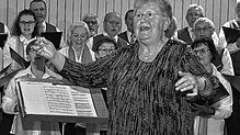 Karin Brogle ist im Alter von 71 Jahren gestorben. Sie verlieh vielen Chören eine Stimme, wie dem Singkreis Eggingen.