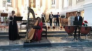 „Wenn Carmen auf Alphorn trifft“ hieß es am Donnerstagabend in der Herrischrieder Kirche bei „Armin Rosin & friends“ im Rahmen des ...