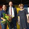 Bernd Häusler (Bildmitte) bleibt Oberbürgermeister von Singen. Er setzte sich bei der Wahl am Sonntag mit 88,49 Prozent durch. Zu den ...