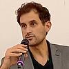 Philipp Engel, Chefredakteur der „Jüdischen Allgemeinen“, spricht am Jahrestag des Hamas-Terrorangriffs auf Israel in Konstanz über ...