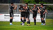 Großer Jubel beim SV Mühlhausen über die drei Punkte im letzten Heimspiel der Saison.