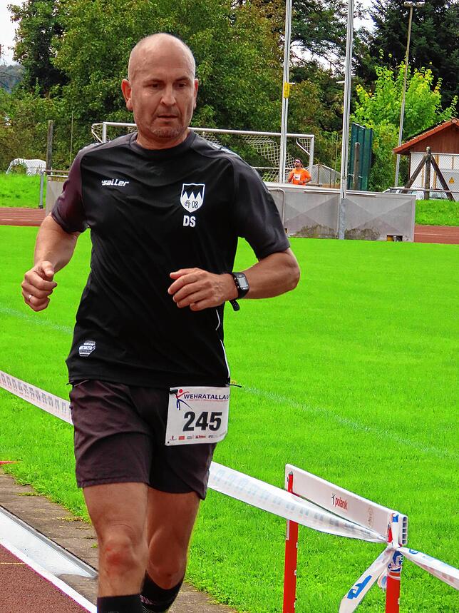 Bild 22: Zahlreiche Läufer beim 34. Wehratallauf