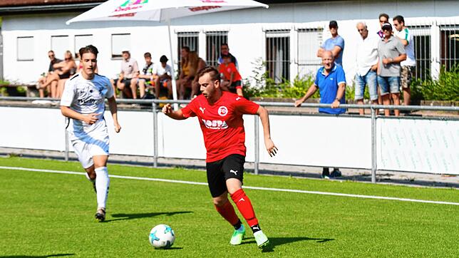 Parat fürs Spitzenspiel: Nico Erhardt (vorn) geht mit dem FC 08 Bad Säckingen zuversichtlich ins Heimspiel am Freitagabend gegen ...