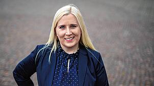 Josefa Schmid, Erste Bürgermeisterin von Leonberg. Sie will Oberbürgermeisterin von Leonberg werden, nun ist aber ihr Mann gestorben.