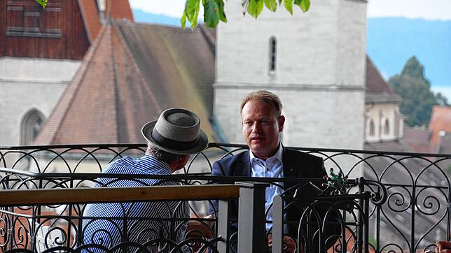 Oberbürgermeister Jan Zeitler im Gespräch mit Redaktionsleiter Stefan Hilser. Das Gespräch fand im Museumsgarten statt. Es war das ...