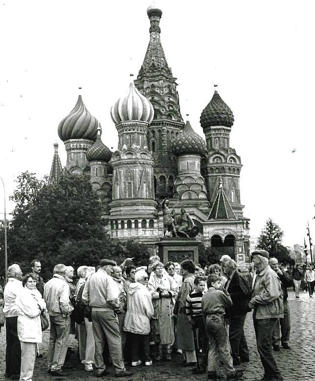 Mitglieder der Stadtkapelle 1992 vor der Basilius-Kathedrale in Moskau