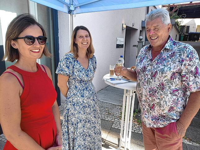 Markdorf sei ein schönes Städtle, sagt Herbert Schönberg im Gespräch mit Stefanie Nosswitz und Marion Zorell (von rechts).