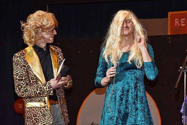 Bild 9: Heftige 80er-Party verwandelt Hüfinger Festhalle in neonbunte Partyzone - wir haben die Bilder!