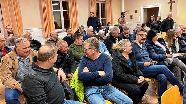 Groß ist das Interesse der Ebringer an einem neuen Nahwärmenetz und schnellem Internet. Das zeigte eine Versammlung im alten Schulhaus. ...